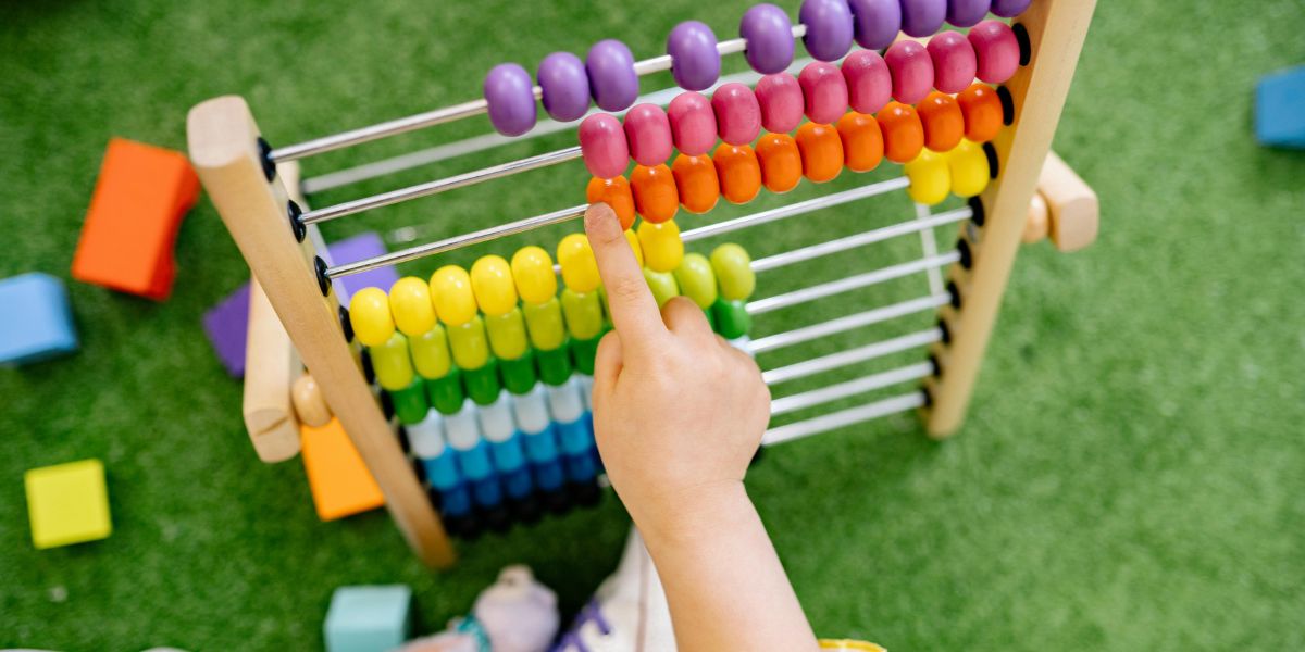 Kinderen oefenen tafels zelfstandig en samen met de Rekenmeester